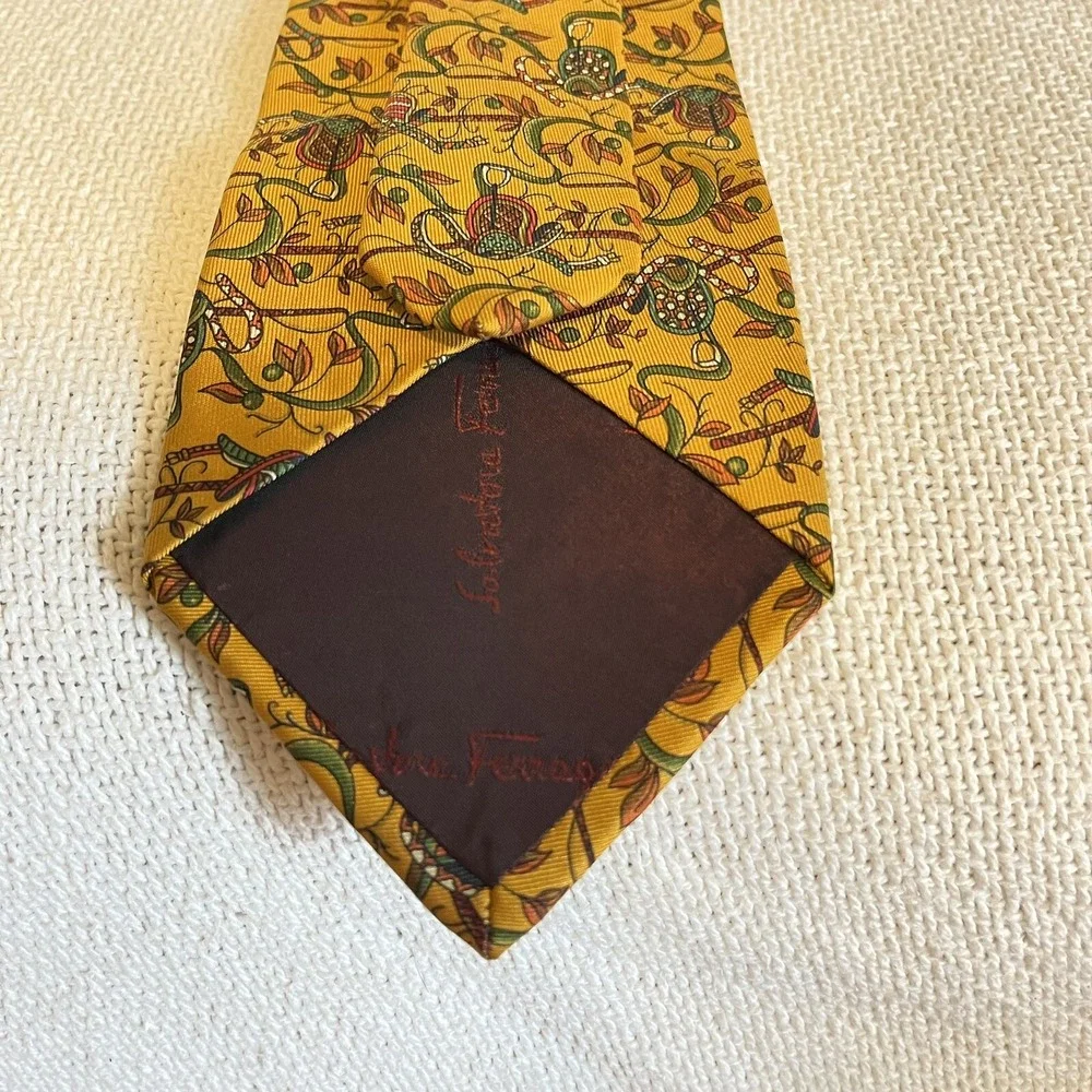 Yellow Salvatore Ferragamo Equestrian Race Horse Saddle Neck Tie Silk Italy 3.5